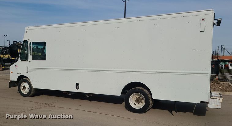 image for item LJ9420 2008 Freightliner MT45  delivery truck