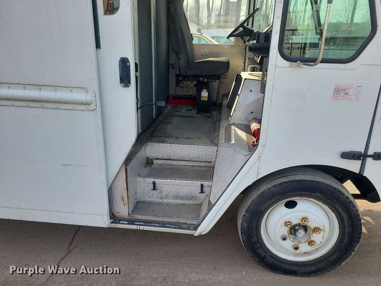 image for item LJ9420 2008 Freightliner MT45  delivery truck