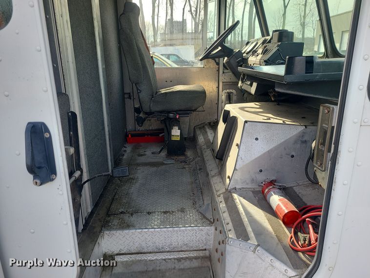 image for item LJ9420 2008 Freightliner MT45  delivery truck