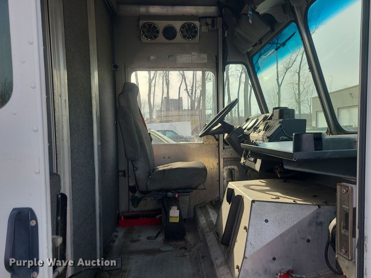 image for item LJ9420 2008 Freightliner MT45  delivery truck