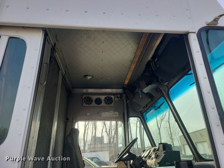 image for item LJ9420 2008 Freightliner MT45  delivery truck