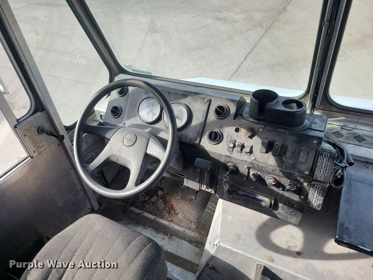 image for item LJ9420 2008 Freightliner MT45  delivery truck