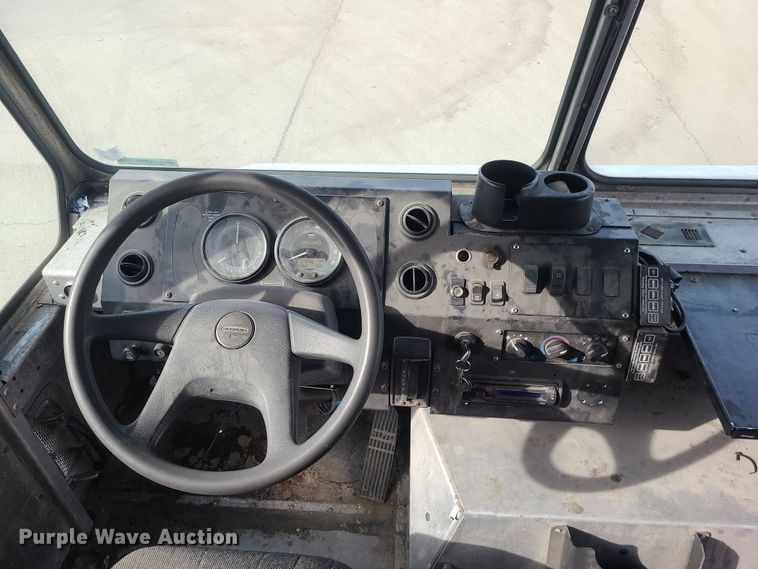 image for item LJ9420 2008 Freightliner MT45  delivery truck