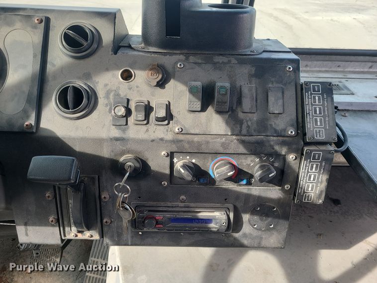 image for item LJ9420 2008 Freightliner MT45  delivery truck