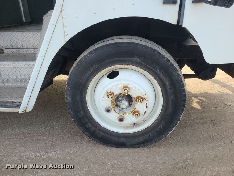 image for item LJ9420 2008 Freightliner MT45  delivery truck