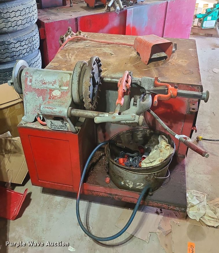 image for item LJ9424 Ridgid 300  pipe threader