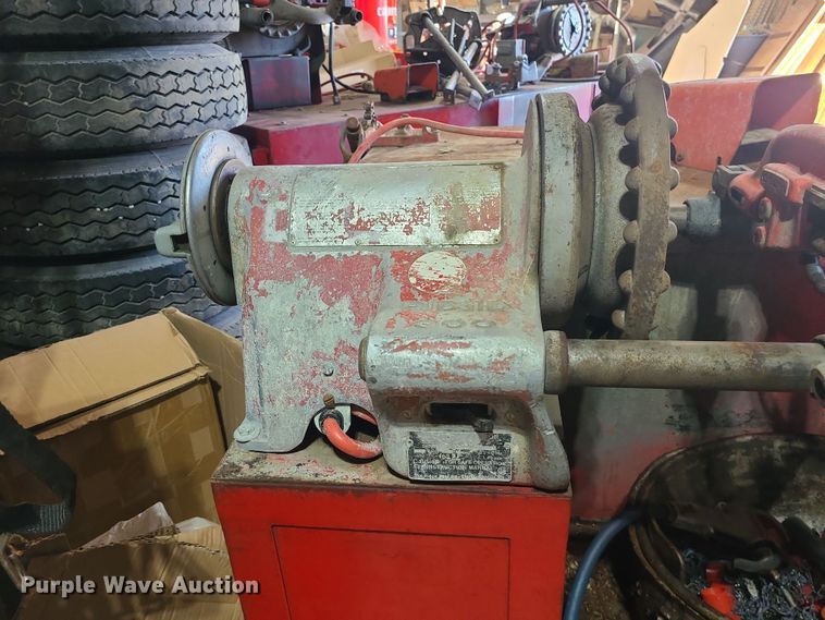 image for item LJ9424 Ridgid 300  pipe threader