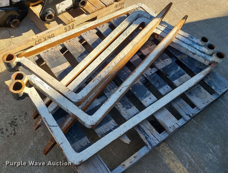 image for item LJ9435 (7) pallet forks