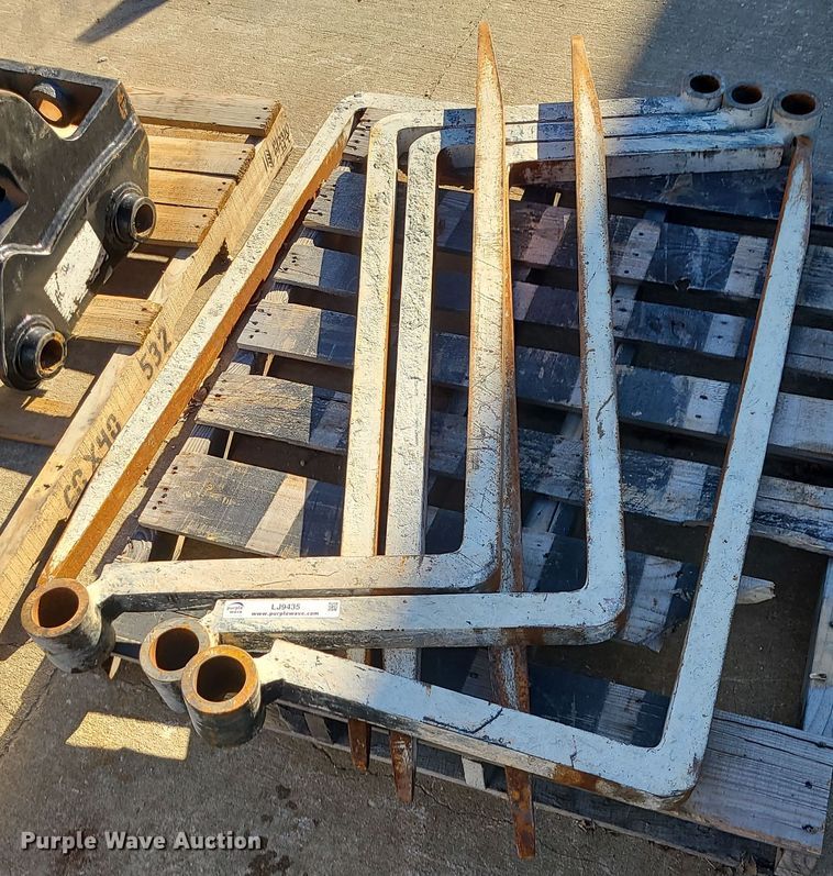 image for item LJ9435 (7) pallet forks
