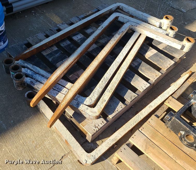 image for item LJ9435 (7) pallet forks