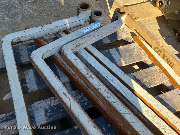 image for item LJ9435 (7) pallet forks