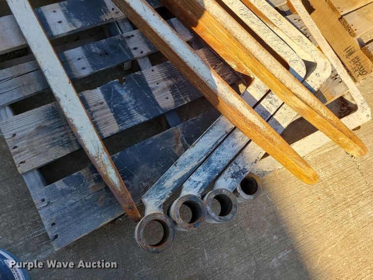 image for item LJ9435 (7) pallet forks