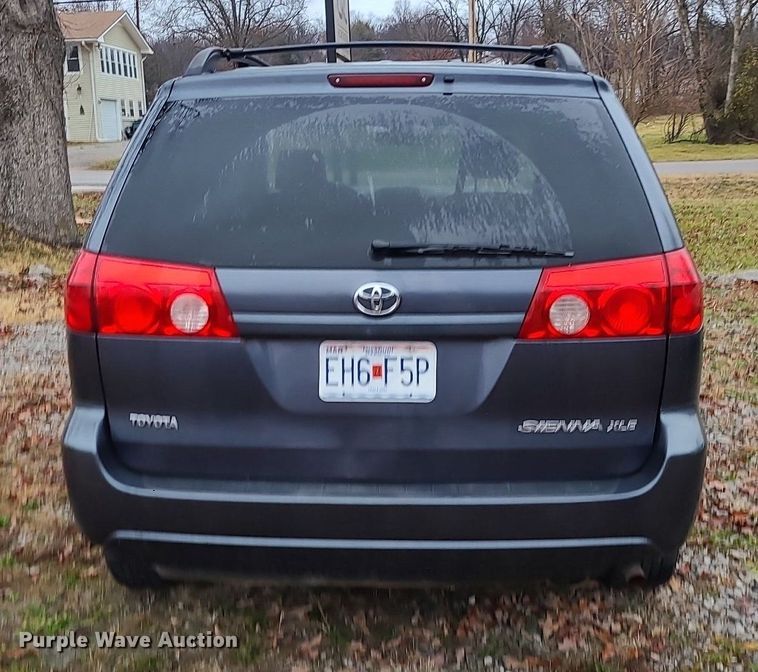 image for item LJ9443 2006 Toyota Sienna  handicap accessible van