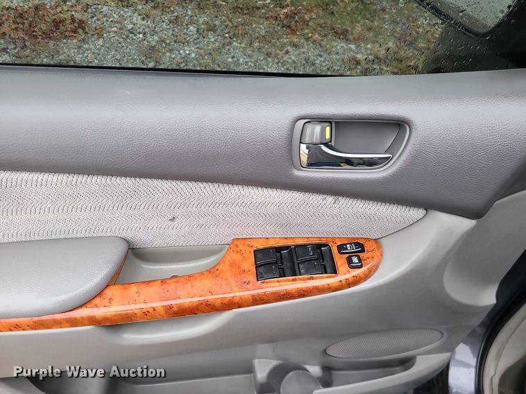image for item LJ9443 2006 Toyota Sienna  handicap accessible van