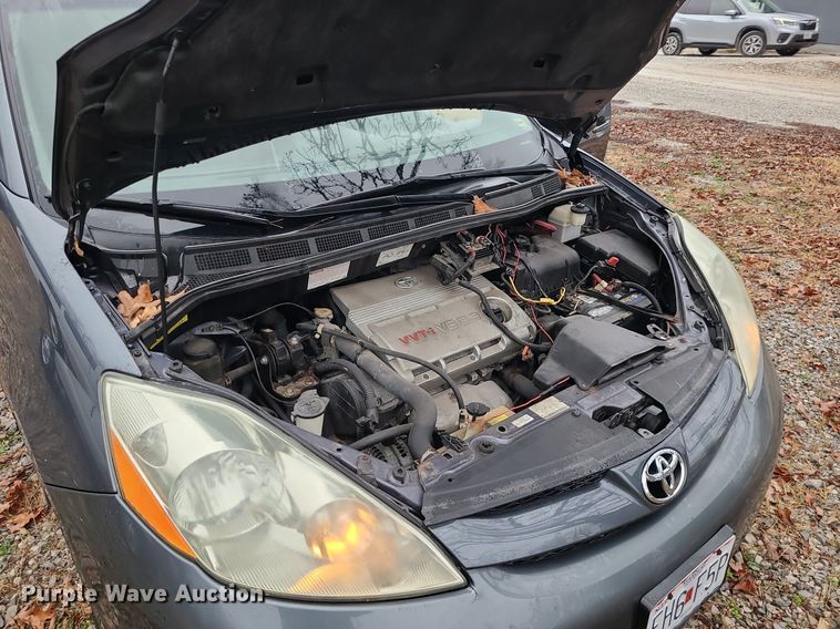 image for item LJ9443 2006 Toyota Sienna  handicap accessible van