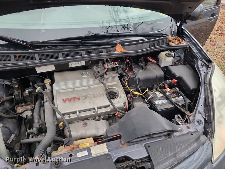 image for item LJ9443 2006 Toyota Sienna  handicap accessible van