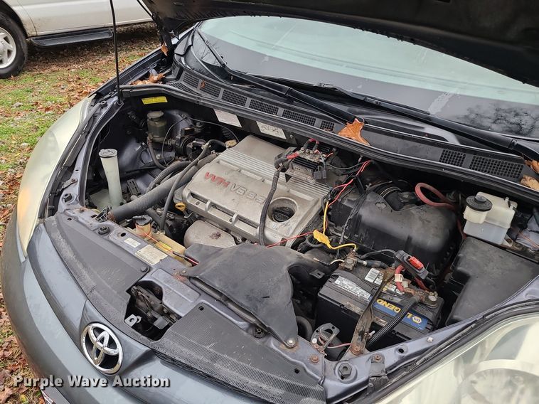 image for item LJ9443 2006 Toyota Sienna  handicap accessible van