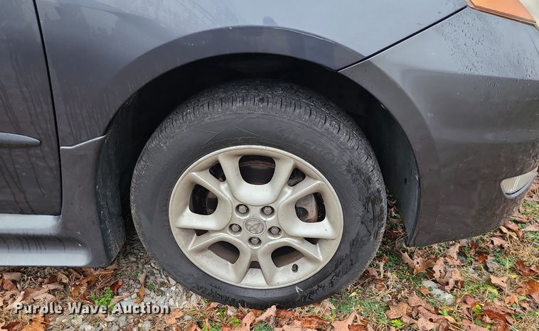 image for item LJ9443 2006 Toyota Sienna  handicap accessible van