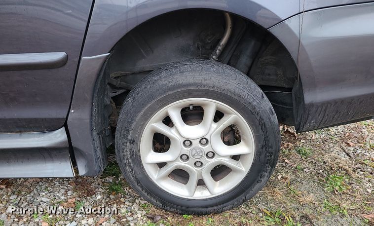 image for item LJ9443 2006 Toyota Sienna  handicap accessible van