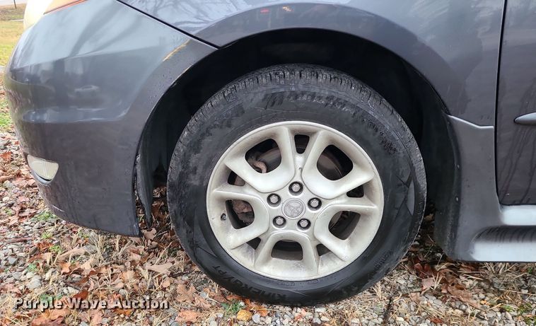 image for item LJ9443 2006 Toyota Sienna  handicap accessible van