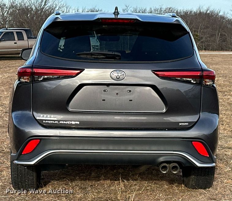 image for item LK9706 2022 Toyota Highlander  SUV