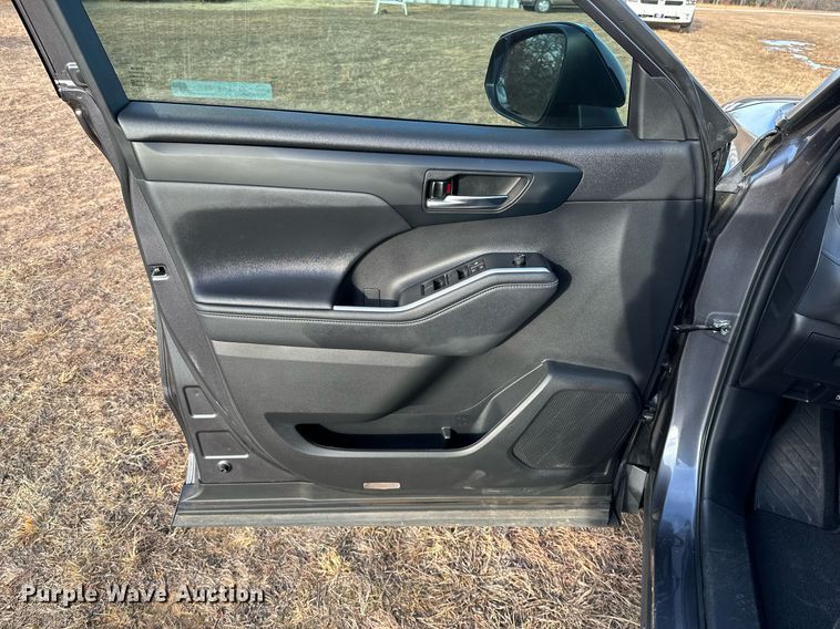 image for item LK9706 2022 Toyota Highlander  SUV