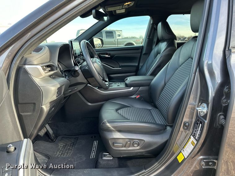 image for item LK9706 2022 Toyota Highlander  SUV
