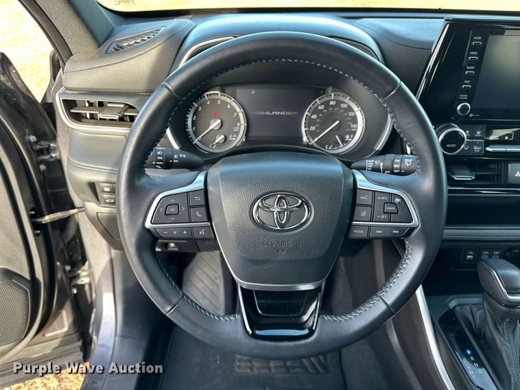 image for item LK9706 2022 Toyota Highlander  SUV