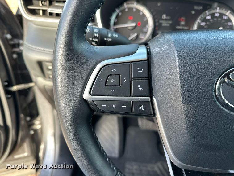 image for item LK9706 2022 Toyota Highlander  SUV