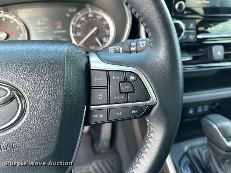 image for item LK9706 2022 Toyota Highlander  SUV