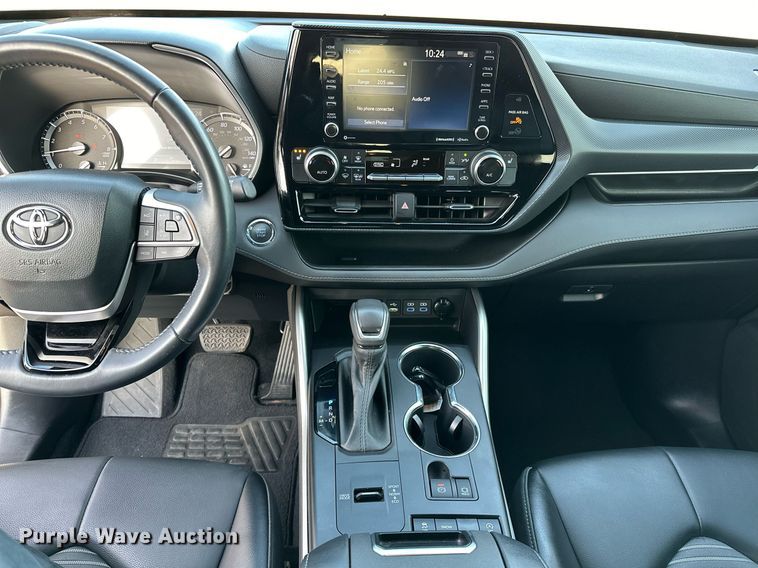 image for item LK9706 2022 Toyota Highlander  SUV