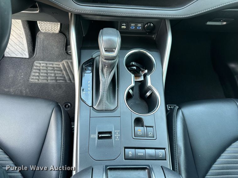 image for item LK9706 2022 Toyota Highlander  SUV