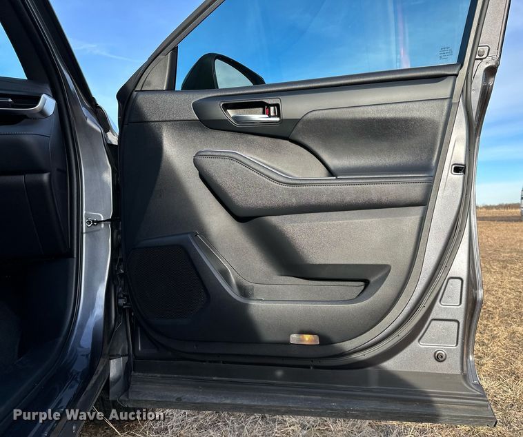 image for item LK9706 2022 Toyota Highlander  SUV