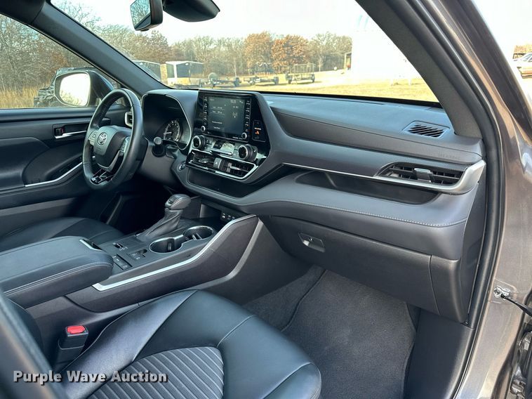 image for item LK9706 2022 Toyota Highlander  SUV