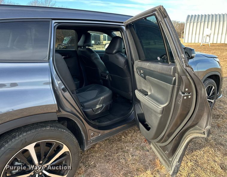 image for item LK9706 2022 Toyota Highlander  SUV