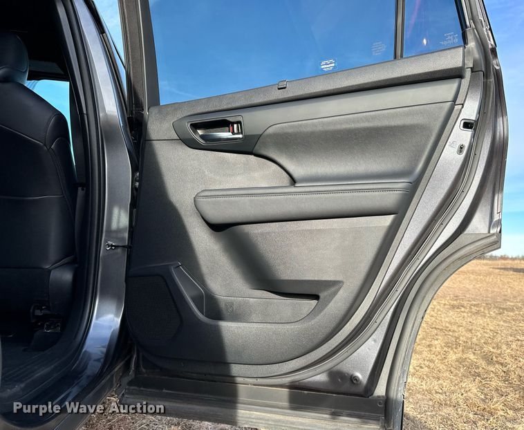 image for item LK9706 2022 Toyota Highlander  SUV