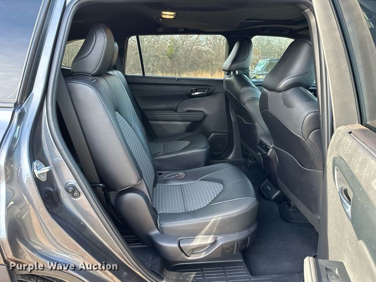 image for item LK9706 2022 Toyota Highlander  SUV