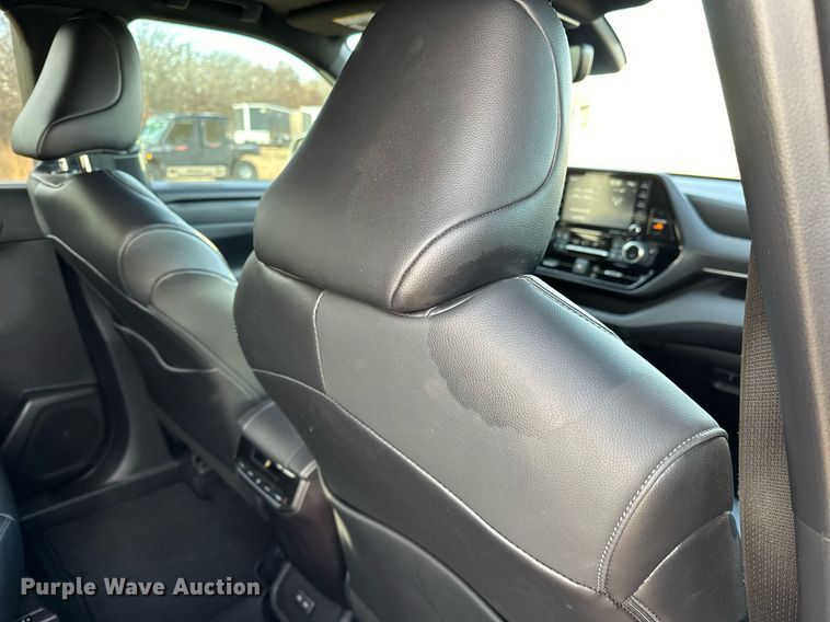 image for item LK9706 2022 Toyota Highlander  SUV