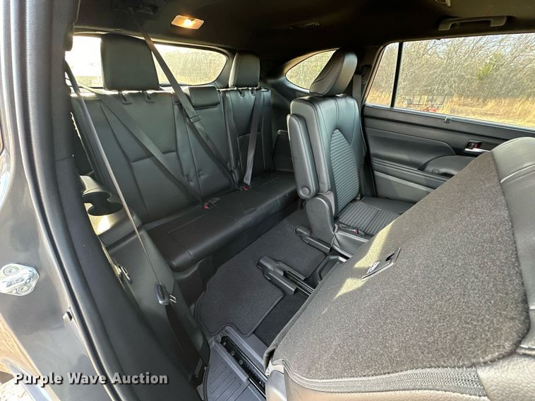 image for item LK9706 2022 Toyota Highlander  SUV