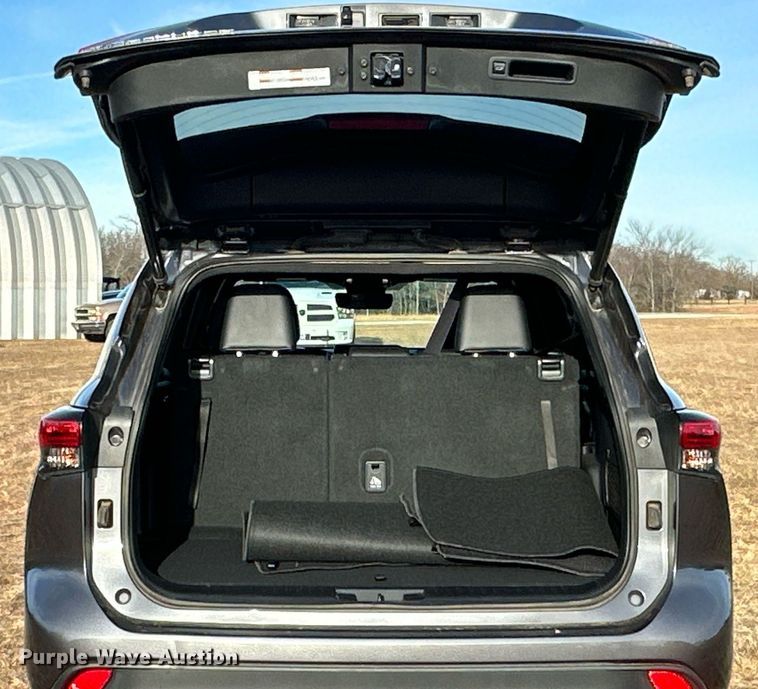 image for item LK9706 2022 Toyota Highlander  SUV