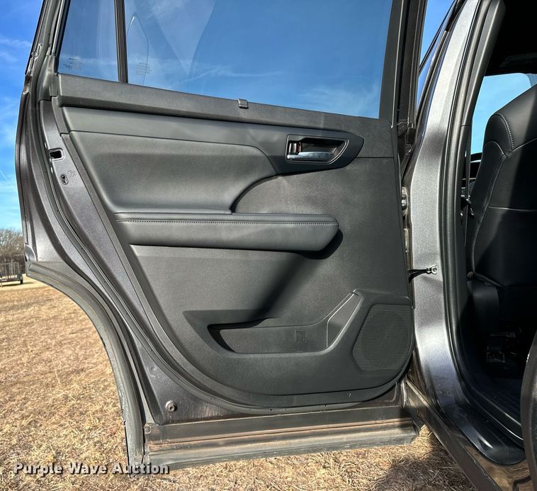 image for item LK9706 2022 Toyota Highlander  SUV