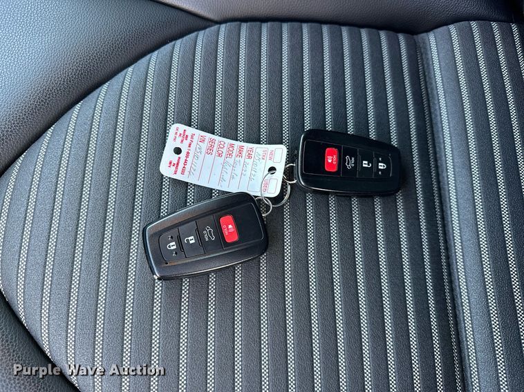 image for item LK9706 2022 Toyota Highlander  SUV