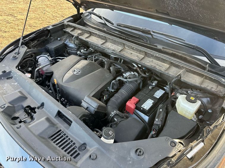 image for item LK9706 2022 Toyota Highlander  SUV