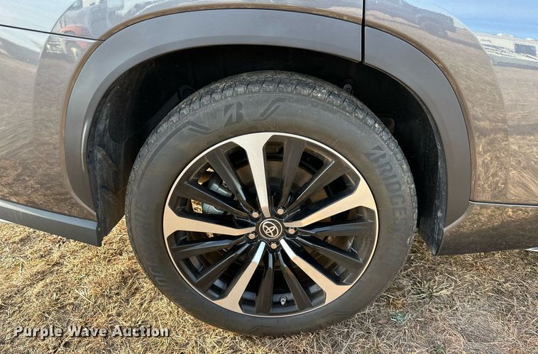 image for item LK9706 2022 Toyota Highlander  SUV