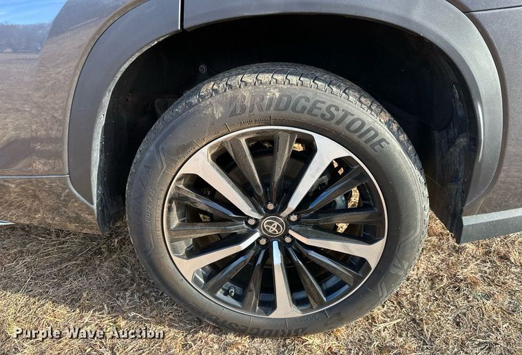 image for item LK9706 2022 Toyota Highlander  SUV