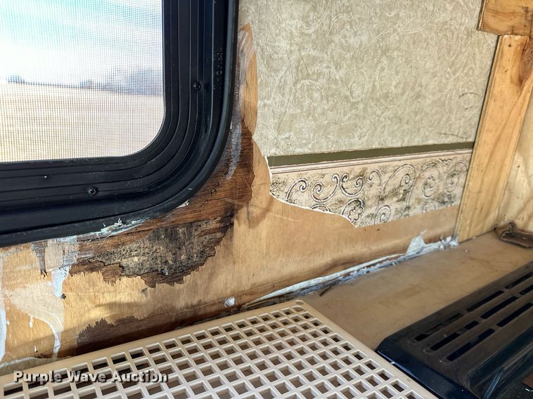 image for item LK9708 2004 Fleetwood Fiesta  RV