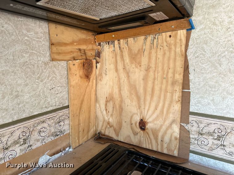 image for item LK9708 2004 Fleetwood Fiesta  RV