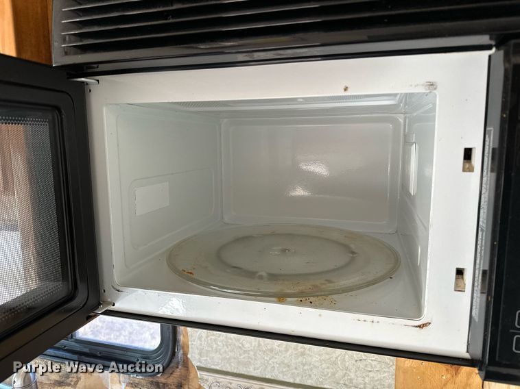 image for item LK9708 2004 Fleetwood Fiesta  RV