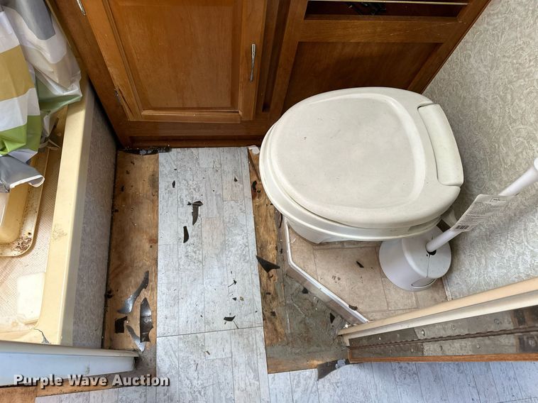 image for item LK9708 2004 Fleetwood Fiesta  RV