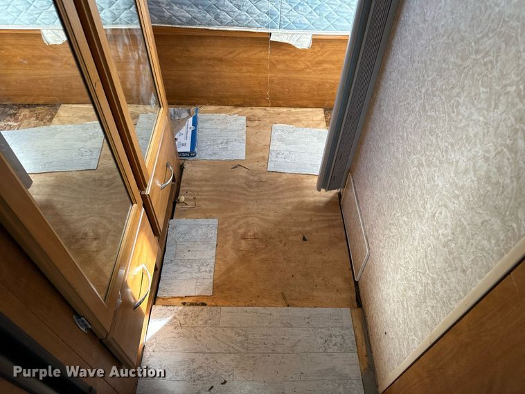 image for item LK9708 2004 Fleetwood Fiesta  RV